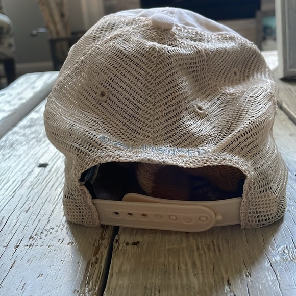 Carhartt light peach hat - Picture 3 of 4